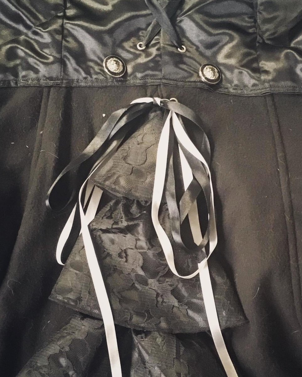 LugusAsylum's tweet photo. ⚜️🦁✨@JerryMottaGalloFrancés de #Mexico et ses #atours #romantiques #baroques par @LugusAsylum @Lyon 🖤
🧵🪡 Une élégante et remarquable confection #surdemande et #surmesure de @allienhr pour #LugusAsylum à #ASYLUM 📍
#ElMarqués #Luchador #Mexique #Marqués #JerryMotta #Lyon https://t.co/5JwJAwtwEj