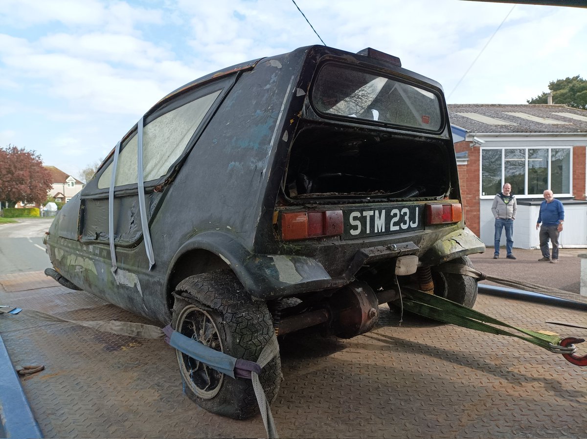 SimplyPaul's tweet photo. Today has been a day. There was the sound of splintering fibreglass, a lunchtime dash, jagged rusted chassis', dehydrated exhaustion, and this Oxford Comma.
#MovingOutMovingOn https://t.co/73itm8XdgL