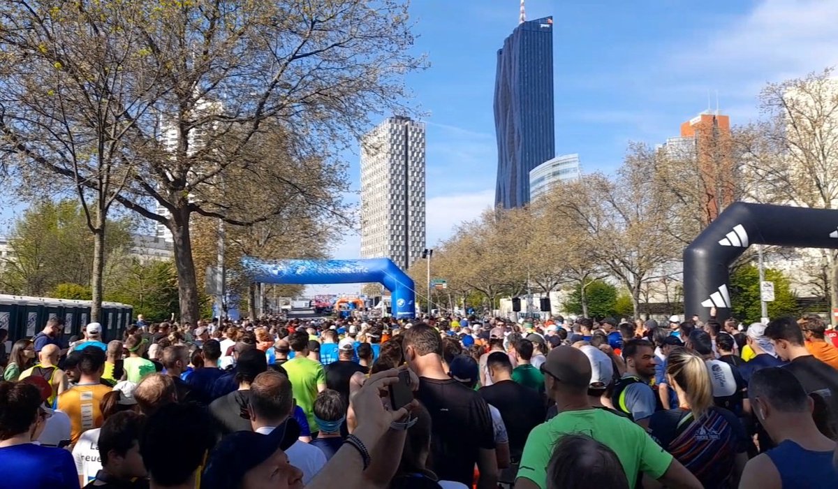 Der Marathon-Sonntag ist jedes Jahr ein Erlebnis und zeigt, wie schön unsere Stadt ohne PKWs sein könnte und wie viel Leben in ihr steckt! Lernt endlich aus diesem Tag <a href="/Stadt_Wien/">Stadt Wien</a> und verteilt den Platz neu! Die mehrspurigen Autobahnen am Ring, am Gürtel und an der Lände gehören