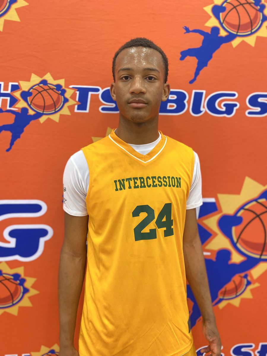 BigShotsGlobal's tweet photo. #BIGSHOTS #CarolinaLive 

16u Orange Boys 

Intercession - 69 
#24 Jaden Ransom 27 
#14 Quayshaun Blot 16 

Cap City Clutch - 68 
#4 Chandler Mabry 11 https://t.co/EsQ8p5rVGg