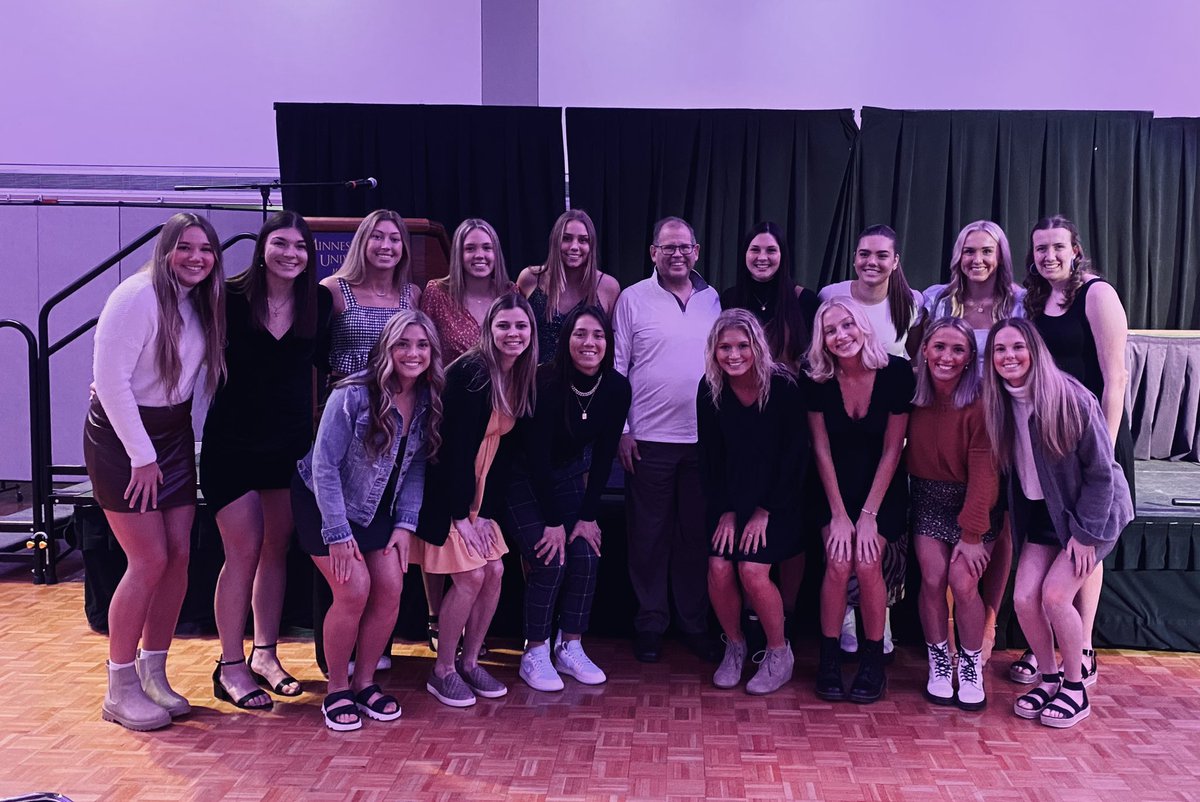 Big thank you to <a href="/MavPrezEd/">Dr. Edward Inch</a> for helping us celebrate the 2022-23 Mavericks! We loved having you at our end of the season banquet! 😈🤘 #mavfam