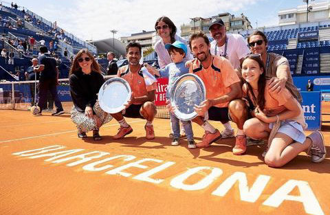 Not_Esportivas's tweet photo. Parabéns aos duplistas campeões, os argentinos Maximo Gonzalez e o seu compatriota @andymolto que conquistaram o ATP de @bcnopenbs, conquistando assim o terceiro título no ano e o quarto titulo na carreira juntos.
#ATP #ATP500 #BCNOpenBS #Barcelona #MaximoGonzalez #AndresMolteni https://t.co/bpgM1Y9J8e