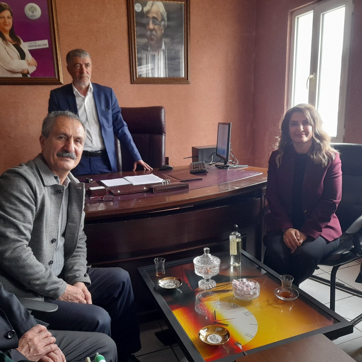 TaskinAktasHDP's tweet photo. Sayın @Basak__Demirtas seçim çalışmaları kapsamında Ardahan'da misafirimiz oldu.   

Bir sonraki ziyaretinde #YeşilSolParti'nin zaferini ve tutsak yoldaşlarımızın özgürlüklerine kavuşmasını da birlikte kutlamak dileğiyle.

#BirlikteDeğiştireceğiz.
#DîsaEm https://t.co/Fb4UT0ts6g