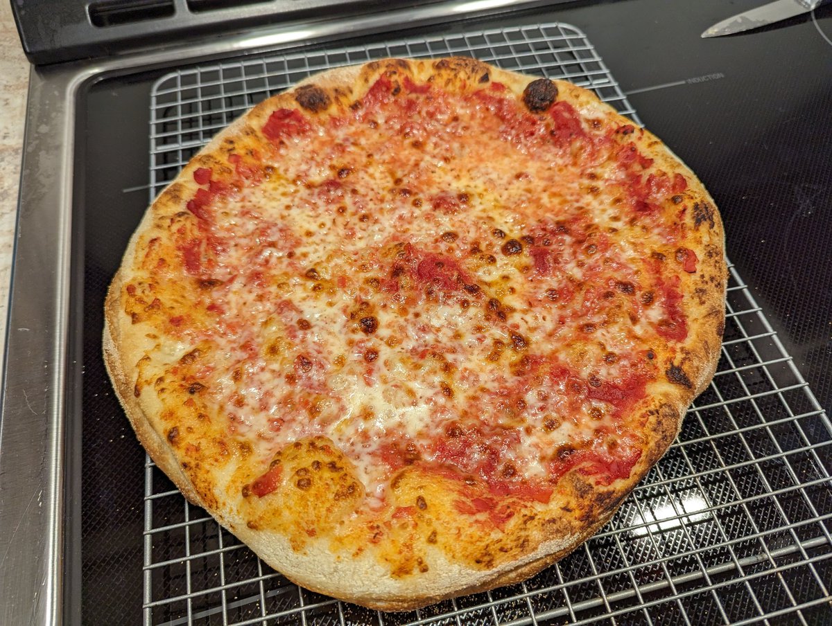 mizary's tweet photo. First attempt at NY style. #pizza #doughLife https://t.co/8yo7Mx3OHO