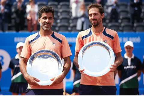 Not_Esportivas's tweet photo. Parabéns aos duplistas campeões, os argentinos Maximo Gonzalez e o seu compatriota @andymolto que conquistaram o ATP de @bcnopenbs, conquistando assim o terceiro título no ano e o quarto titulo na carreira juntos.
#ATP #ATP500 #BCNOpenBS #Barcelona #MaximoGonzalez #AndresMolteni https://t.co/bpgM1Y9J8e
