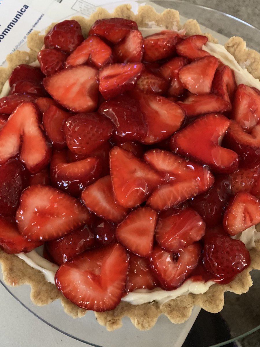 See what happens when you have sometime on Sunday.  Sable shortbread crust, cream cheese filling and fresh strawberries.