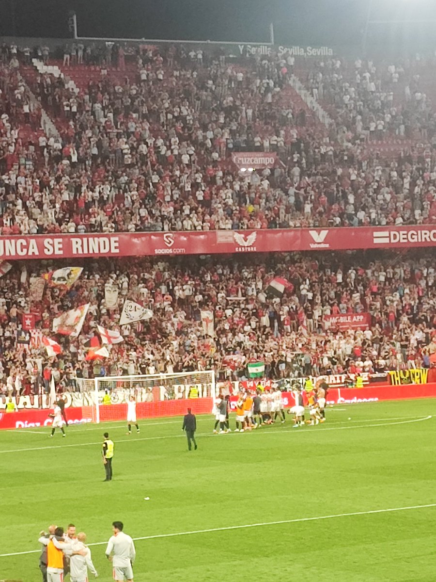 ToniCapit's tweet image. Celebrando la permanencia!!! @SevillaFC