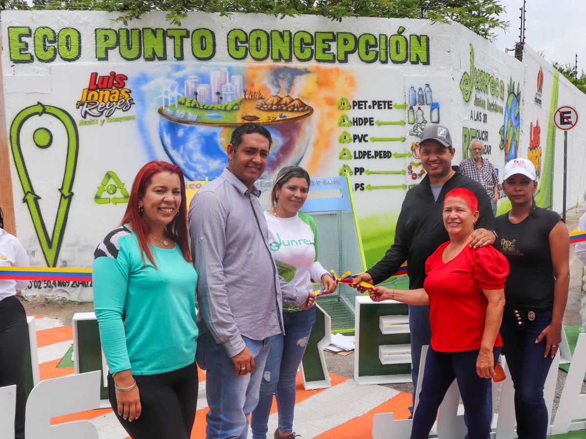 LuisJonasReyes's tweet photo. Hemos actividad un nuevo eco punto en la parroquia Concepción. Lo que anteriormente era un vertedero improvisado, ahora es un espacio para incentivar la cultural del reciclaje. Sigamos construyendo la ciudad ecológica!!! https://t.co/4jF9eTIsJj