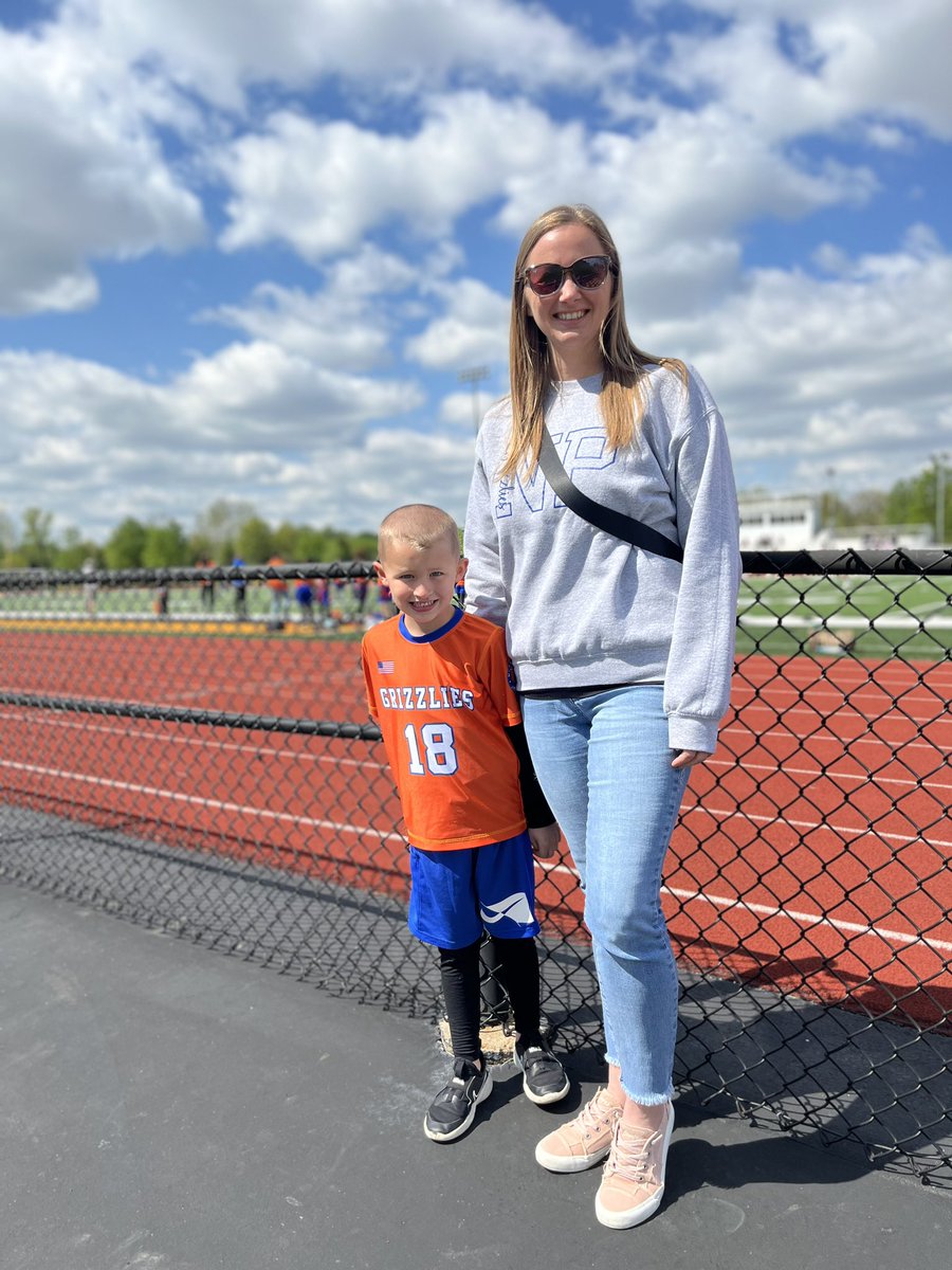 Mrs_MathewsNPMS's tweet photo. I took my little grizzly to watch my 6th grade grizzlies today! 🏈💙🧡#itsagrizzlything https://t.co/vV5yfU0R9h