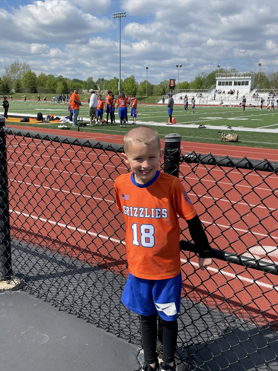 Mrs_MathewsNPMS's tweet photo. I took my little grizzly to watch my 6th grade grizzlies today! 🏈💙🧡#itsagrizzlything https://t.co/vV5yfU0R9h
