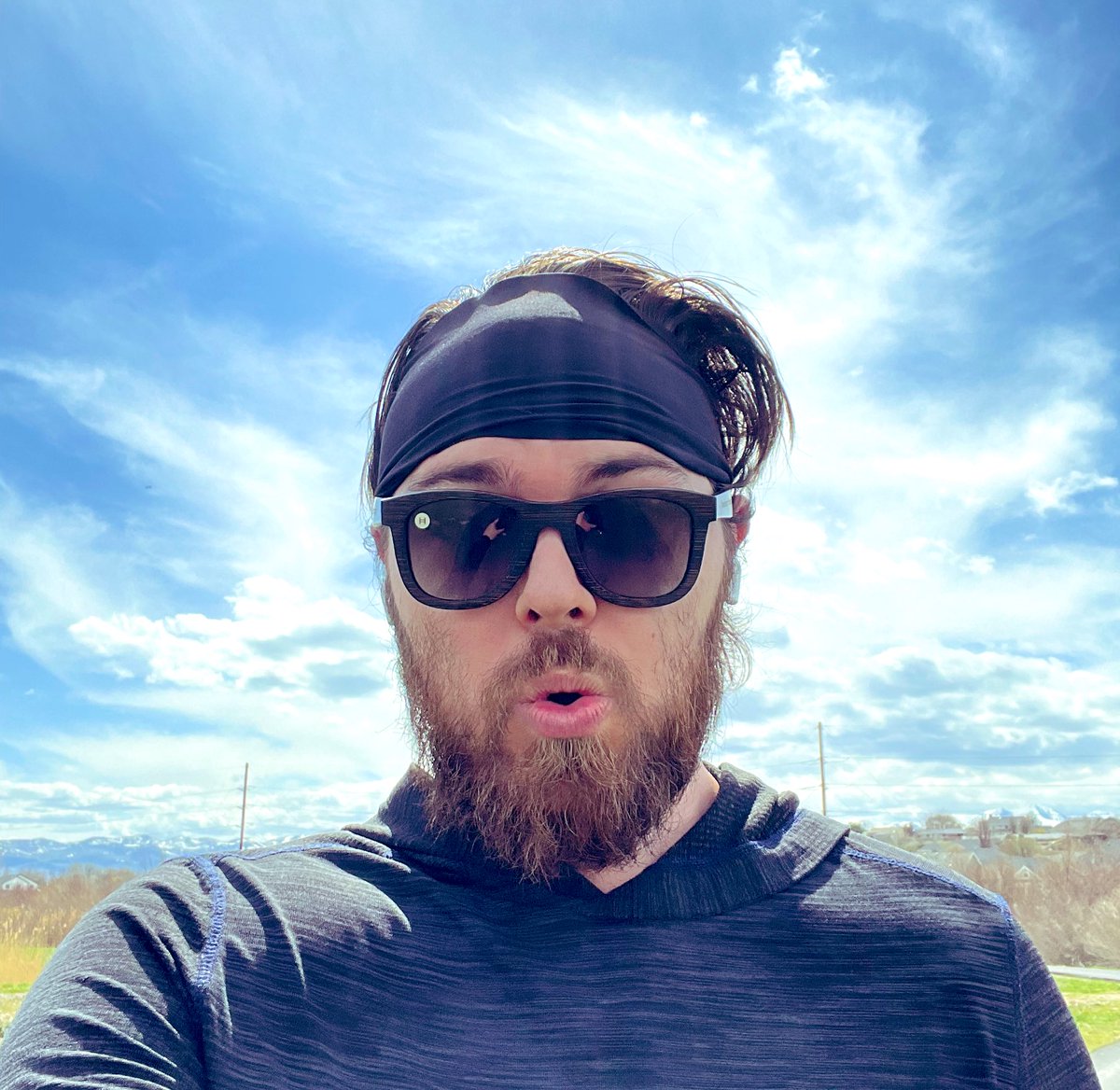 HELDiWanKenHODL's tweet photo. ☀️ #HappySunday Fam ☀️
👟 Time to run & #touchgrass 🌿
✨❓ How has YOUR day been❓✨
#5MiSundays #HealthIsWealth #UtahIsBeautiful #GoOutside #TouchMountains https://t.co/k80gOr8xaU