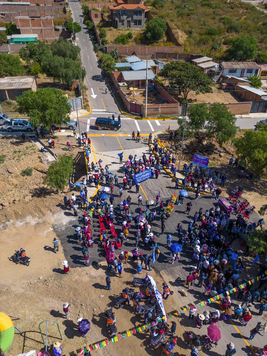 ManfredBolivia's tweet photo. Entregamos El Puente Vehicular sobre el río Chaquimayu, una obra que mejorará la calidad de vida de miles de familias. En menos de 2 años hicimos realidad una obra que los vecinos de las OTB's Villa Victoria, Pampitas, Mejillones y Cobol, esperaron durante dos décadas.
#HILO4 ⬇️ https://t.co/25RkUezRoi