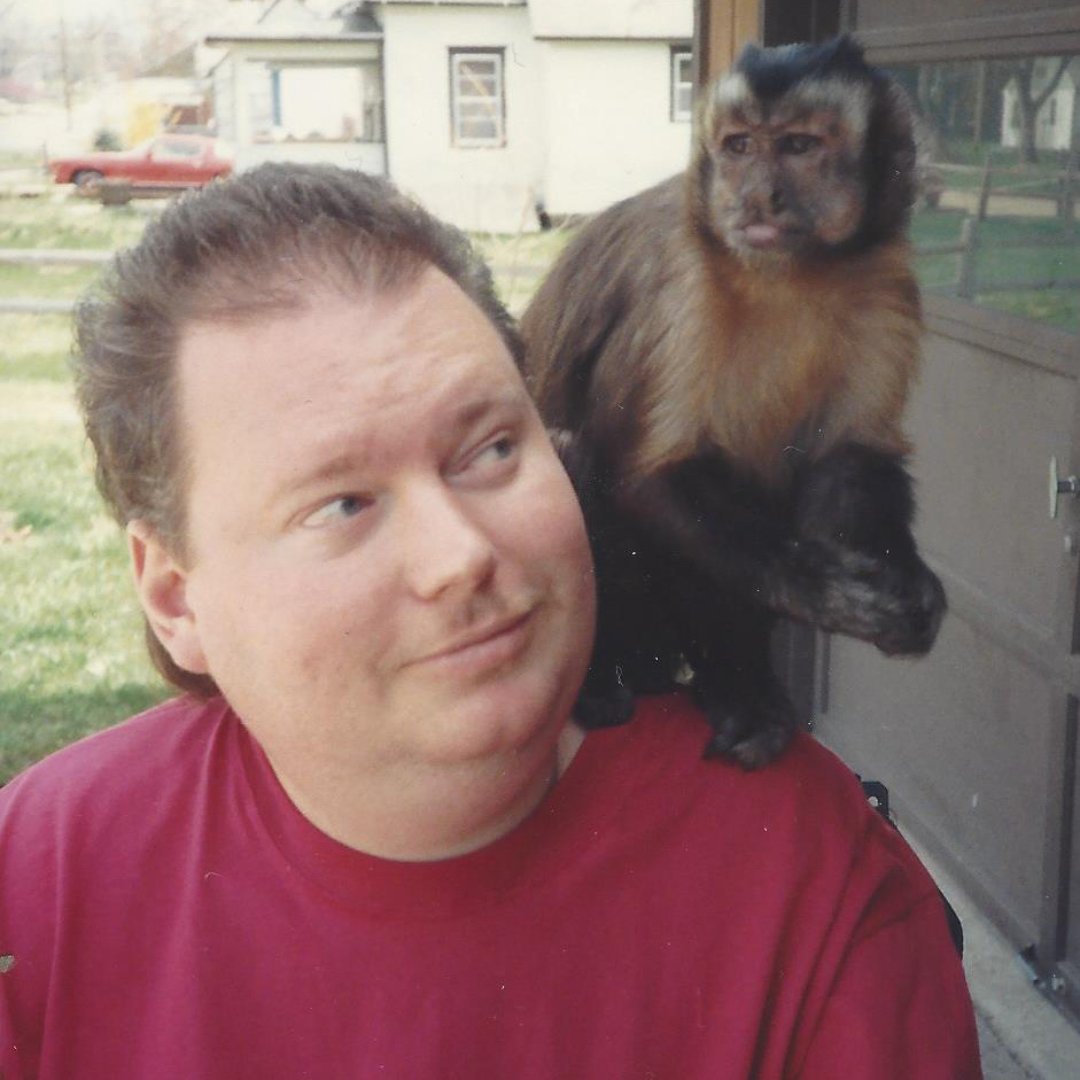 envisioning541's tweet photo. 1/13 Mango had an illustrious career as a service monkey - he was first placed with Tom, a young man paralyzed as a result of an accident. For over 15 years, Mango helped Tom every day with tasks and provided loving companionship. #40For40 #AdoptAMonkey https://t.co/W3c2xc241e https://t.co/eIUTuDI3Uz