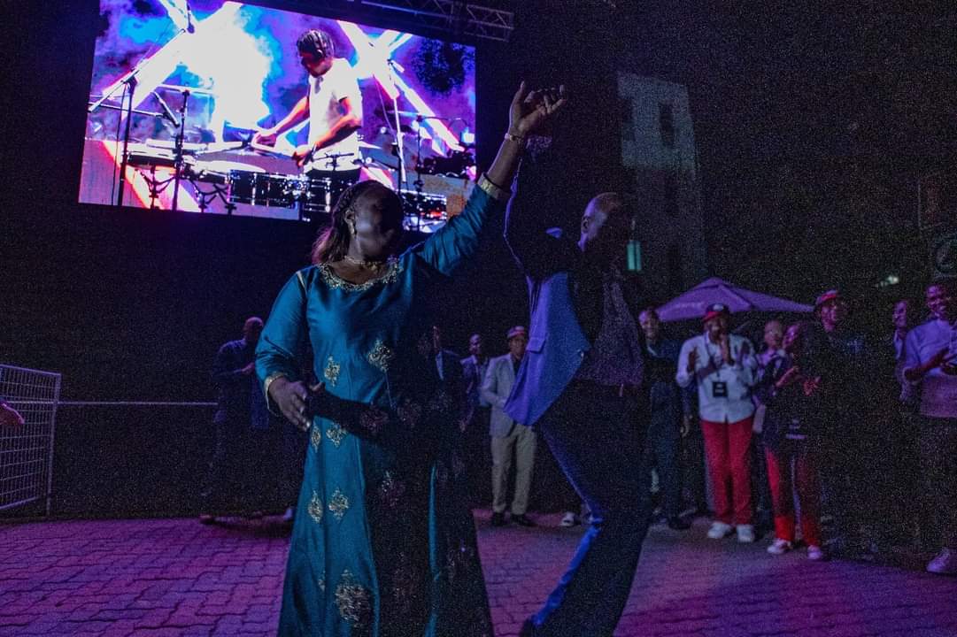 AlphaMediaTv1's tweet photo. MUST WATCH
Rigathi and Wife dance away in Botswana 😅😅
Watch here:https://t.co/OeyVp3D3dI
South C Cult Smash Shakahola Kiambi Rigathi https://t.co/f8RHOJpC5k