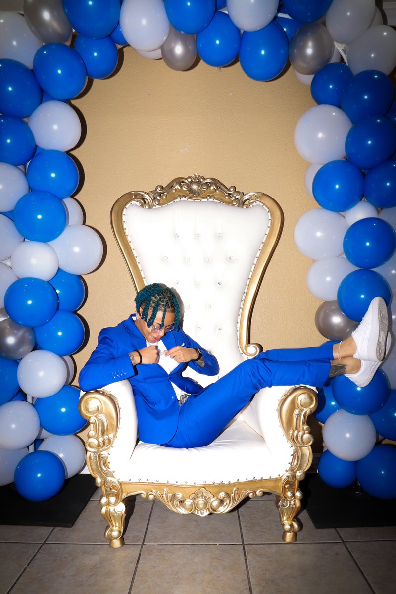 minobrino's tweet photo. 25 years of PRESSURE to make a diamond this big 💎

Happy Birthday to Me 🫡💙 https://t.co/6VdgCOVnGS