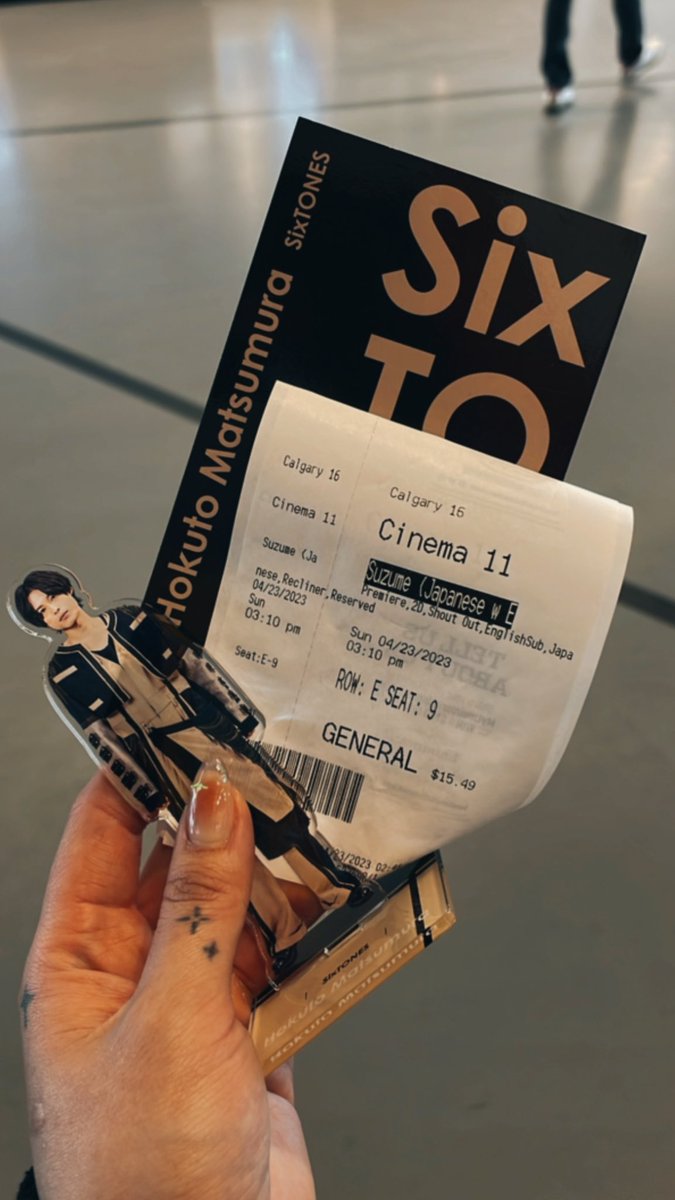 hokutoast's tweet photo. sorry i’ve been so inactive 😭 i’m finally watching suzume tho 🖤🖤🖤 https://t.co/AyAI2hImFF