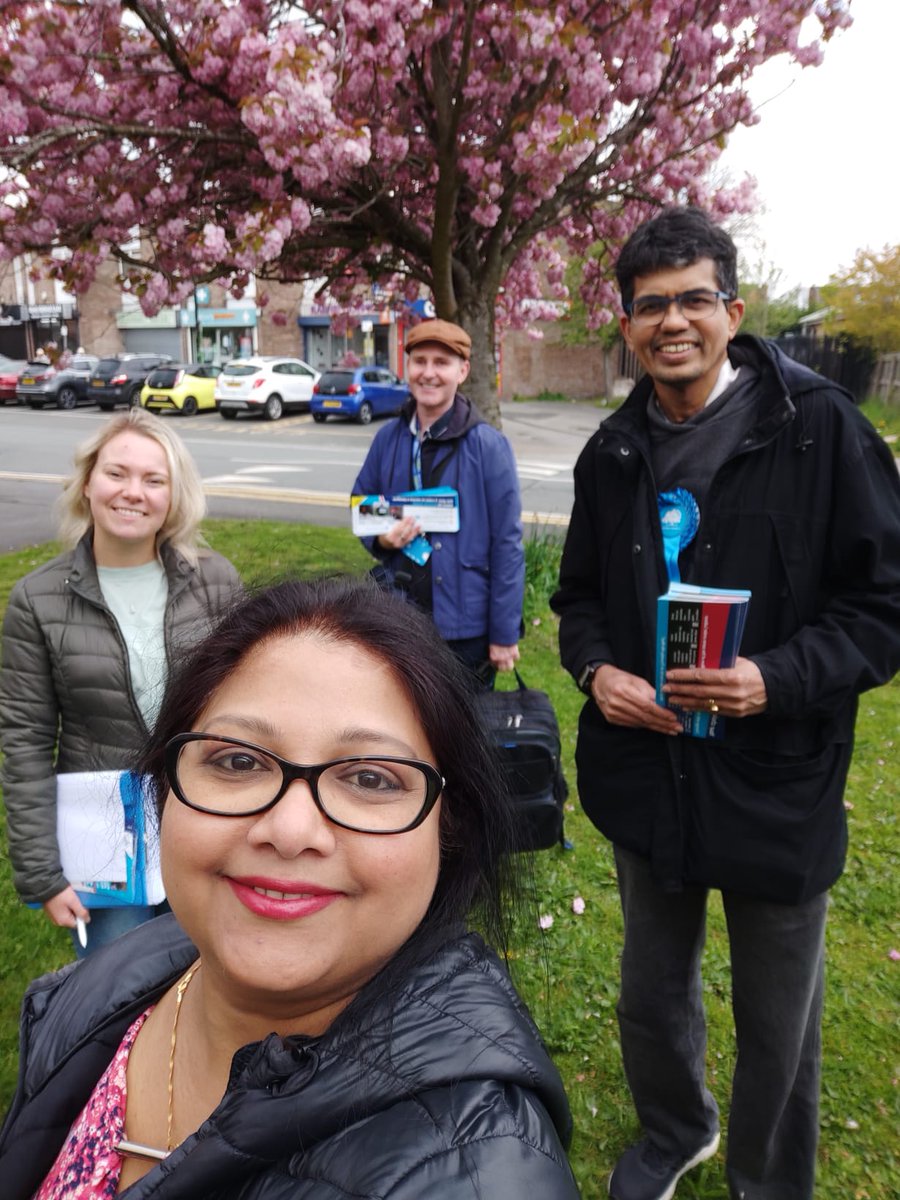 Rupali_Paul02's tweet photo. Great weekend knocking on doors in Manor with Cllr.John Holden Cllr @RobDuncanM33 Cllr @Shengke4Bowdon @AltrinchamMr
@lisahancockk @PareshPaul17
Fabulous response on doors for #manorteam #Conservatives
#torydoorstep #VoteConservative
#3votesconservatives https://t.co/LjoBBiwPtn