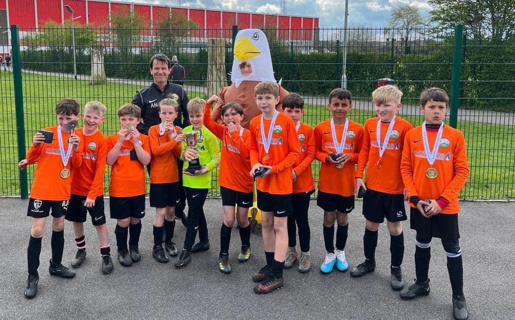 Well done to U10 Eagles who won the Red Cup Final today against Cricklade Youth FC. A great team performance and everyone loved the mascot! 👏⚽️ Thanks to North Wilts YFL committee for your hard work in organising and Swindon Town FC Community Foundation for hosting us.