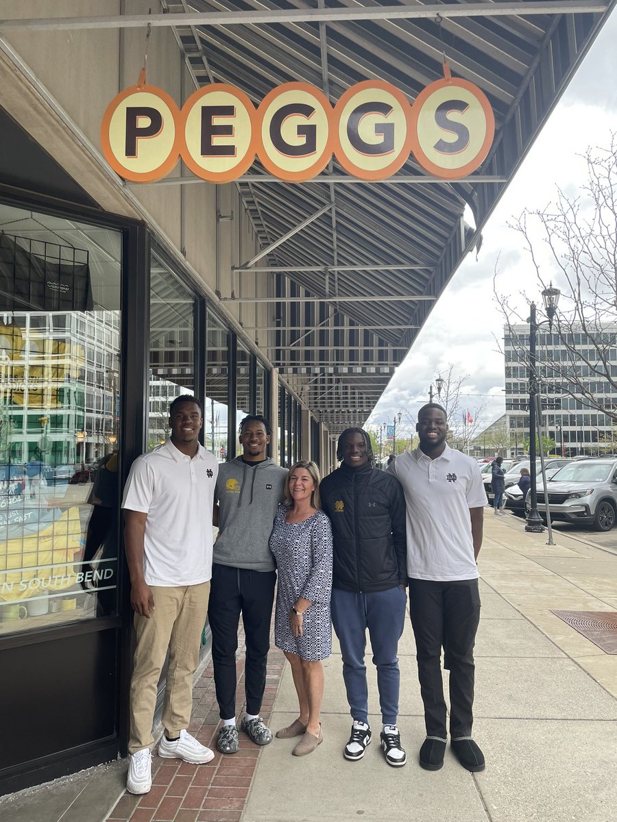 Both the Blue and Gold teams refueled with breakfast at PEGGS! Thanks to the @ndfootball families for eating like champions today.