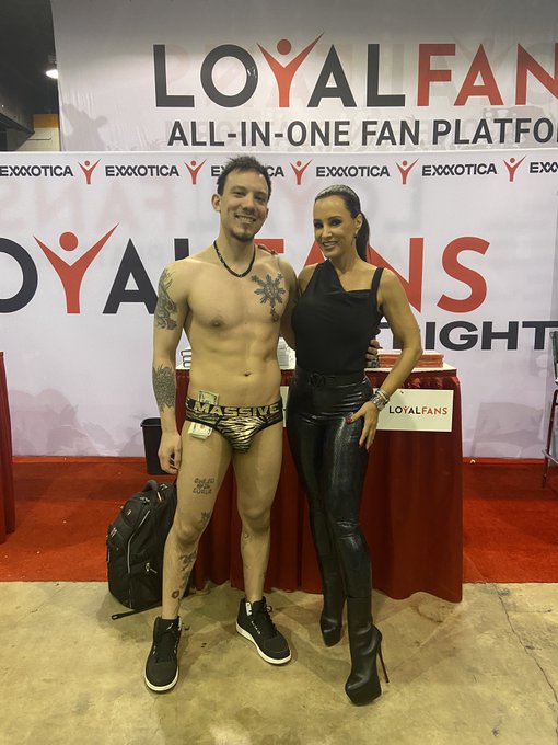 3 pic. Exxxotica Chicago ‘23 https://t.co/hHLP71Bsg8