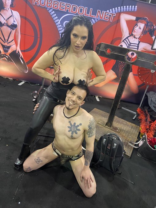 4 pic. Exxxotica Chicago ‘23 https://t.co/hHLP71Bsg8