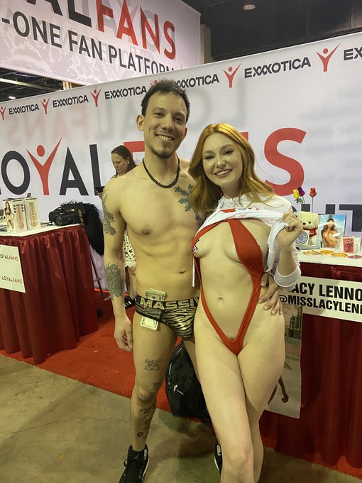 2 pic. Exxxotica Chicago ‘23 https://t.co/hHLP71Bsg8