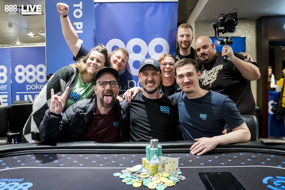 IanSimpsonPoker's tweet image. £18,000 and an amazing rail. ❤️

@888poker 
 
📸 @gema_cristobal