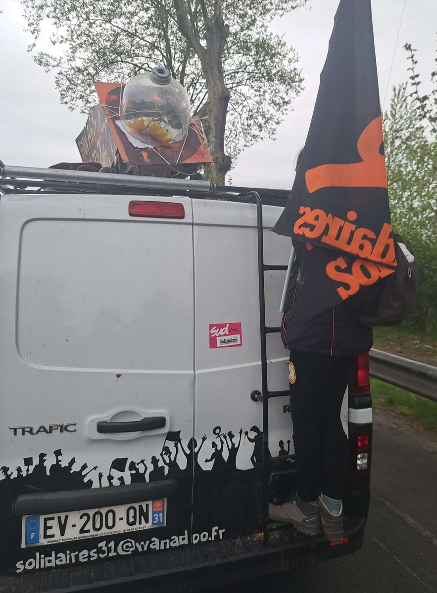 SESLToulouse's tweet photo. NON à l'A69 !

Solidaires Étudiant-e-s Toulouse était à la mobilisation contre l'Autoroute A69 devant relier Toulouse et Castres.

Ce projet écocide de privatisation des routes ne doit pas passer et on se battra pour !
#sortiederoute https://t.co/QKpTvIjmvn