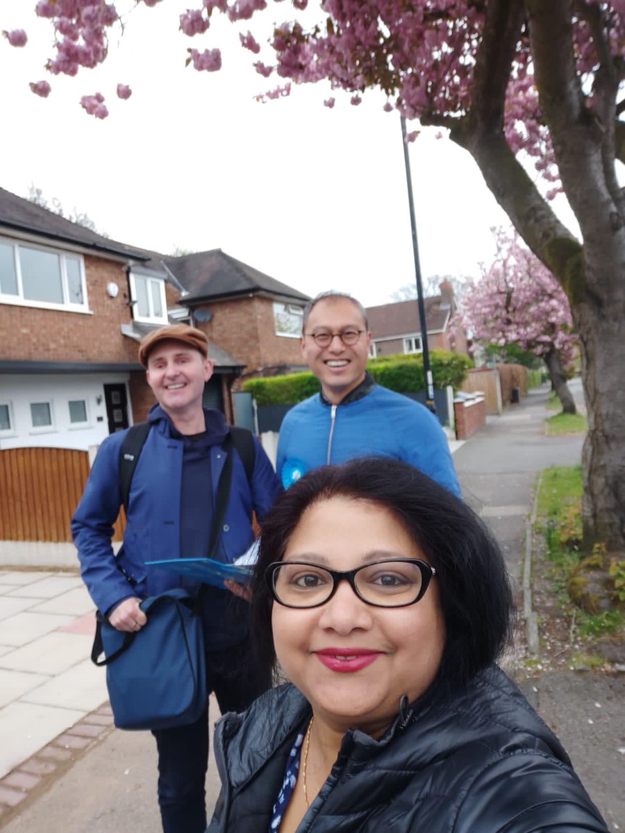 Rupali_Paul02's tweet photo. Great weekend knocking on doors in Manor with Cllr.John Holden Cllr @RobDuncanM33 Cllr @Shengke4Bowdon @AltrinchamMr
@lisahancockk @PareshPaul17
Fabulous response on doors for #manorteam #Conservatives
#torydoorstep #VoteConservative
#3votesconservatives https://t.co/LjoBBiwPtn