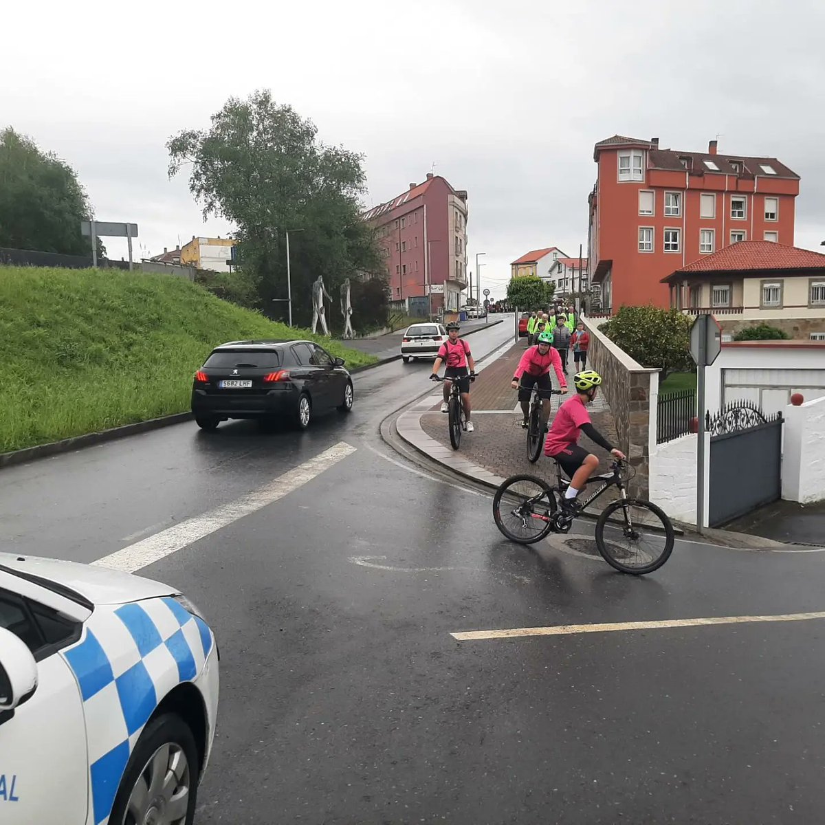 Mvfaraldo's tweet photo. Hoy domingo con numeros@s vecin@s y entidades apoyando lucha contra #cáncer en andaina organizada por Junta local @ContraCancerEs por lugares @ConcelloMino con colabor. @avpcmino, policía local, @cdnmino, club ciclista #miñotauros y asoc.alfombristas #Perbes #Miño
Muchas gracias! https://t.co/7hcanMUT6U