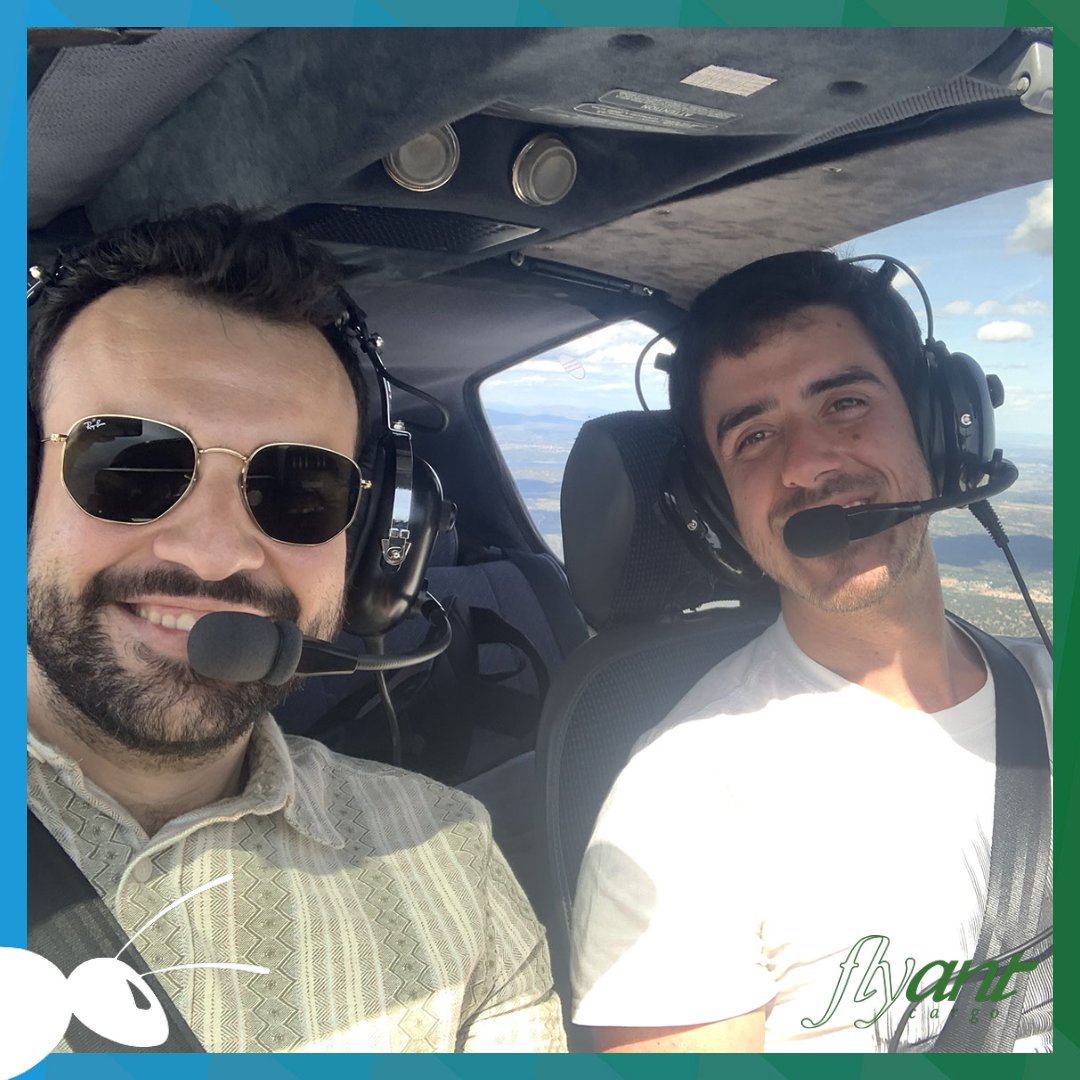 flyantcargova's tweet photo. ¡Hay sonrisas que lo dicen todo! 😃 

¡Enhorabuena Roy y Dani por haber aprobado el examen de piloto privado PPL! 

Es un privilegio para tod@s los integrantes de FlyAnt teneros al frente de nuestra aerolínea virtual y escuela de formación online.

¡Felicidades! 👨🏻‍✈️👨🏻‍✈️🛩🎖 https://t.co/NV57n1nVLt