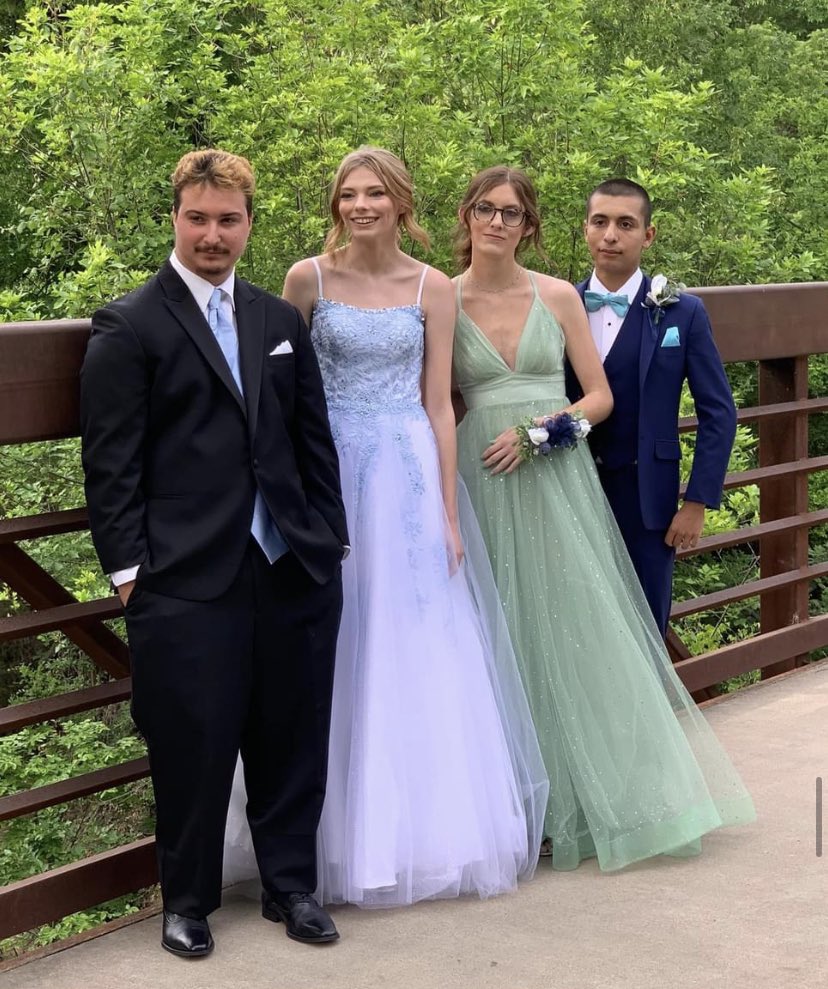Deborah85000146's tweet photo. Prom 2023 🤍 https://t.co/AqEz145Mbz