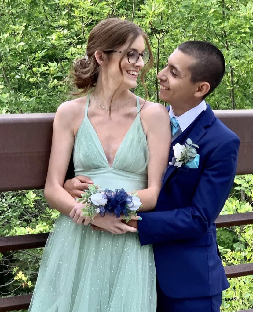 Deborah85000146's tweet photo. Prom 2023 🤍 https://t.co/AqEz145Mbz