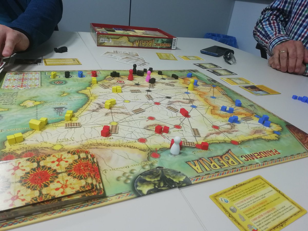 CCCPVostok's tweet image. Hoy en @ClubBatallador un "London" de Martin Wallace. Y de postre "Pandemic Iberia". Tarde facile e divertente.