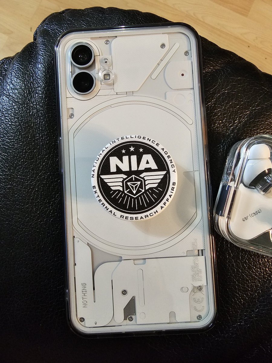Antonio_Luis's tweet photo. Just got my @ingress NL-1331X hoodie and NIA popsocket. I'm just having a hard to figuring out which phone to use it with 🤔
#ingress #niantic #iqtech #swag
#NL1331X #NIA #popsocket https://t.co/udqW5PJvsw