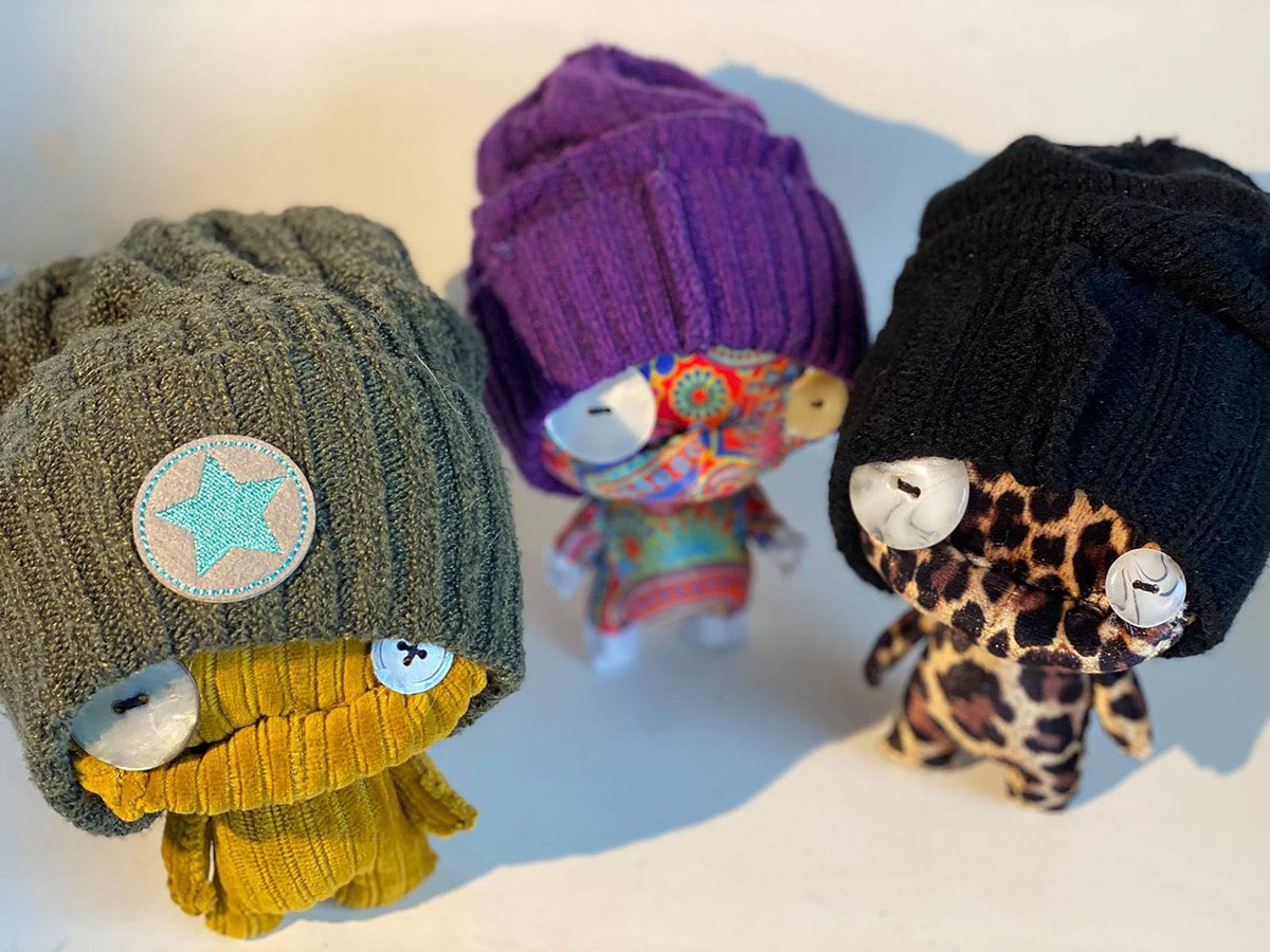 PlaguePoppets's tweet photo. Poppets are unique & diverse little creatures 💙 But the one thing that ALL #PlaguePoppets have in common? Their love for HATS! 👒
The Poppets wanted to make you aware that April is #StrawHatMonth - & as such, they want to see your favourite hats 👇Here's a few of theirs💛 https://t.co/86dMbnul9D