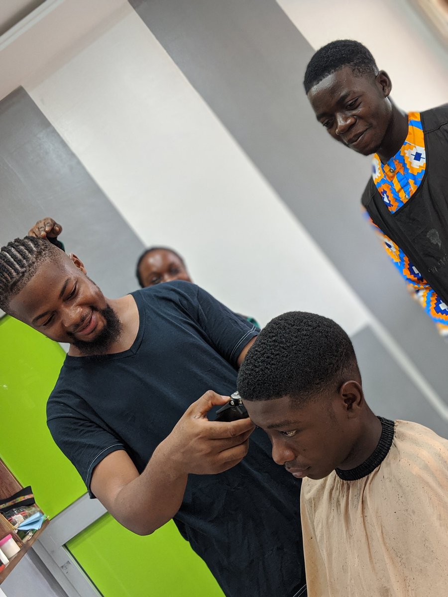 Mho_bolajhi's tweet photo. Weekend ππ₯°
#BestCuts
#Barbershop https://t.co/T4LAD7bWCG