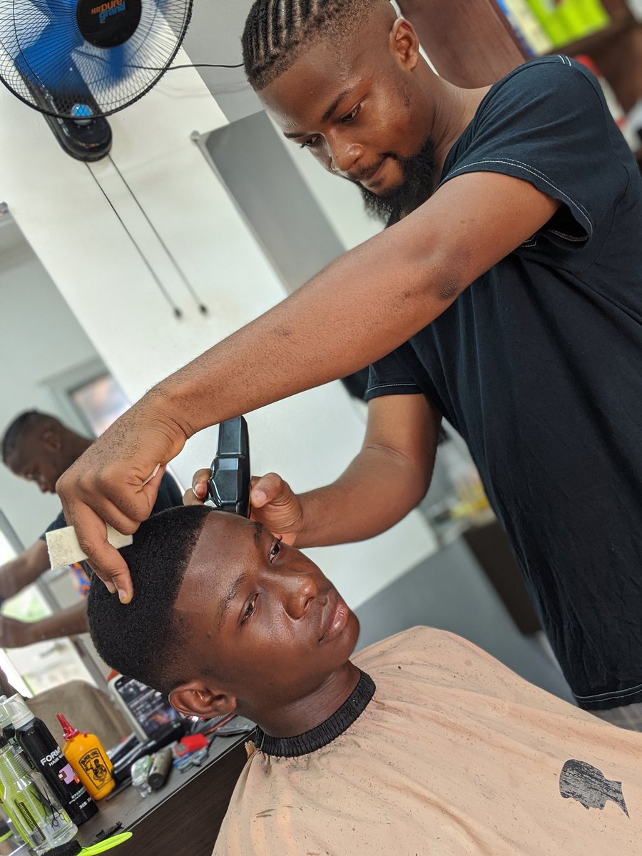 Mho_bolajhi's tweet photo. Weekend ππ₯°
#BestCuts
#Barbershop https://t.co/T4LAD7bWCG