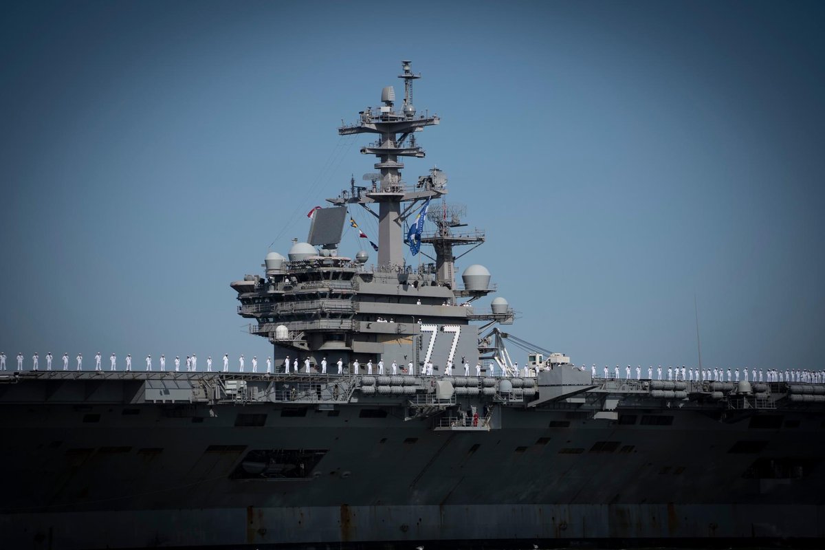 NAV_STA_NORFOLK's tweet photo. What an amazing day today at Naval Station Norfolk as we welcomed home USS Leyte Gulf CG-55 and USS George H.W. Bush (CVN 77) to Naval Station Norfolk!!!
#anchoredinnavalstationnorfolk
#Anchoredinpride
#usnavy https://t.co/PjPq2zDc4a