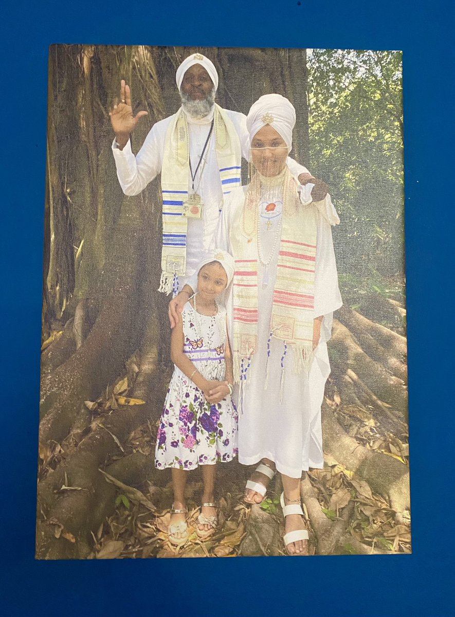 KhemBey913's tweet photo. Thankh Yah @13love13x @BeingSoular for putting our picture on a frame. That’s very sweet and thoughtful of y’all to do 🥰 we 13Love y’all 13xs we appreciate yah!! 🤗💞13Blissings https://t.co/w29U80Y2GV