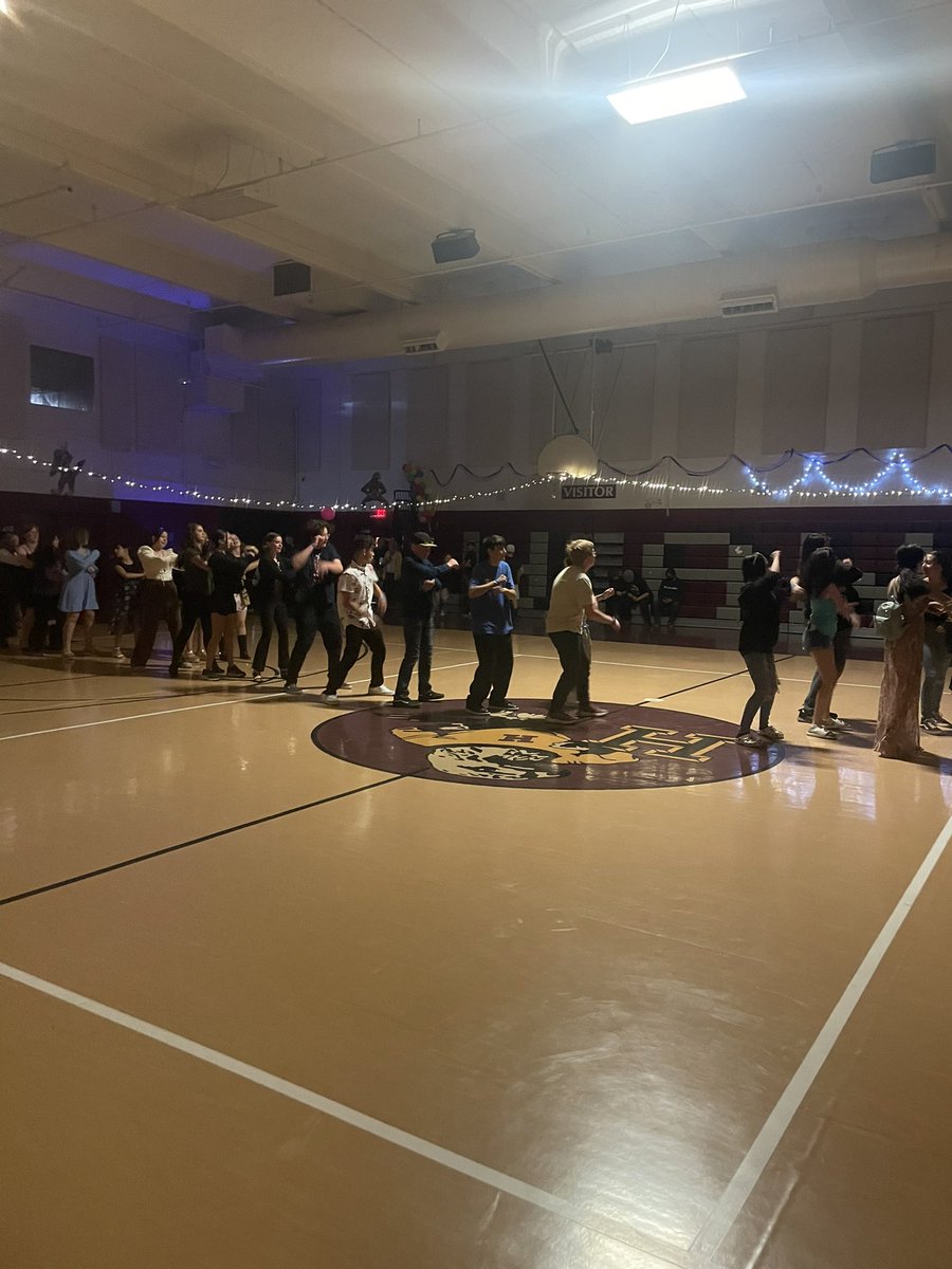 hmsrocks2021's tweet photo. Who says Middle Schoolers don’t dance??? Hoover students do! https://t.co/HOXULE1V4v