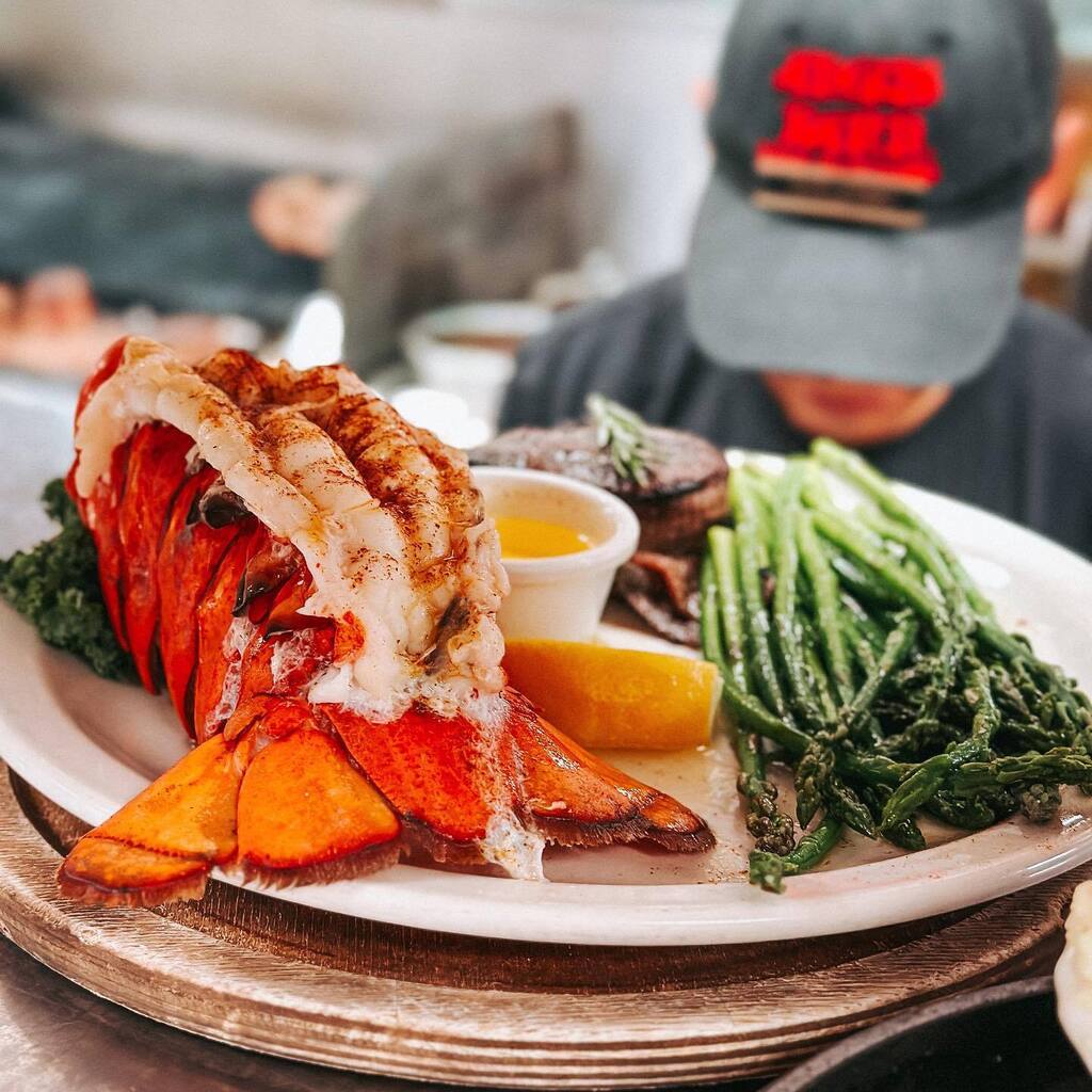 AngusBarn's tweet photo. Order up! Give us a ❤️ if you’d love this platter to head to your table? 

7oz. FILET &amp; 9oz Maine Lobster Tail, served with au jus &amp; garlic butter cream sauce 🦞 🥩 

#SurfnTurf #steakdinner #steakandlobster #TheAngusBarn #AngusBarn #BeefeatersHaven https://t.co/YkV3jZkqy7 https://t.co/3CvGzfdjkY