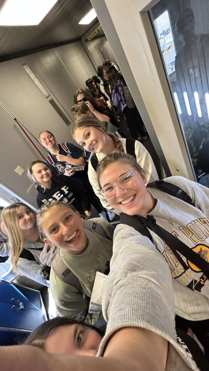 SEPDECA's tweet photo. More pics from the trip! So far, SEP DECA students have done a great job representing SEP and Iowa at #DECAICDC by showing respect, responsibility, and by networking with others from all over the world! https://t.co/6l72rjJPKY