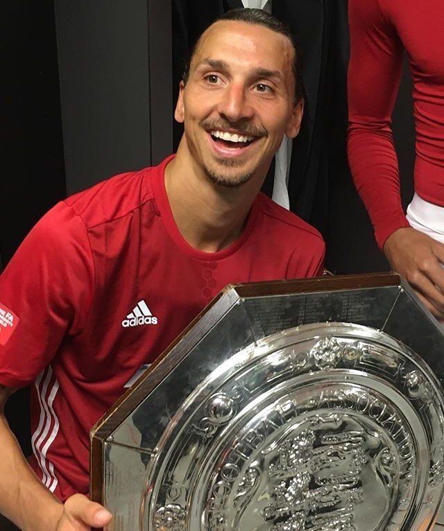 TheDevilssssss's tweet photo. Reunimos algumas pérolas do lendário Zlatan Ibrahimovic, o qual teve uma passagem positiva pelo Manchester United, com vários gols e títulos!
Que ele é um falador nato, todos nós sabemos! 😂😂😂😂
Então achei legal trazer algumas falas icônicas suas!

🧶 Segue o fiuuu https://t.co/VIC8w6xuRS