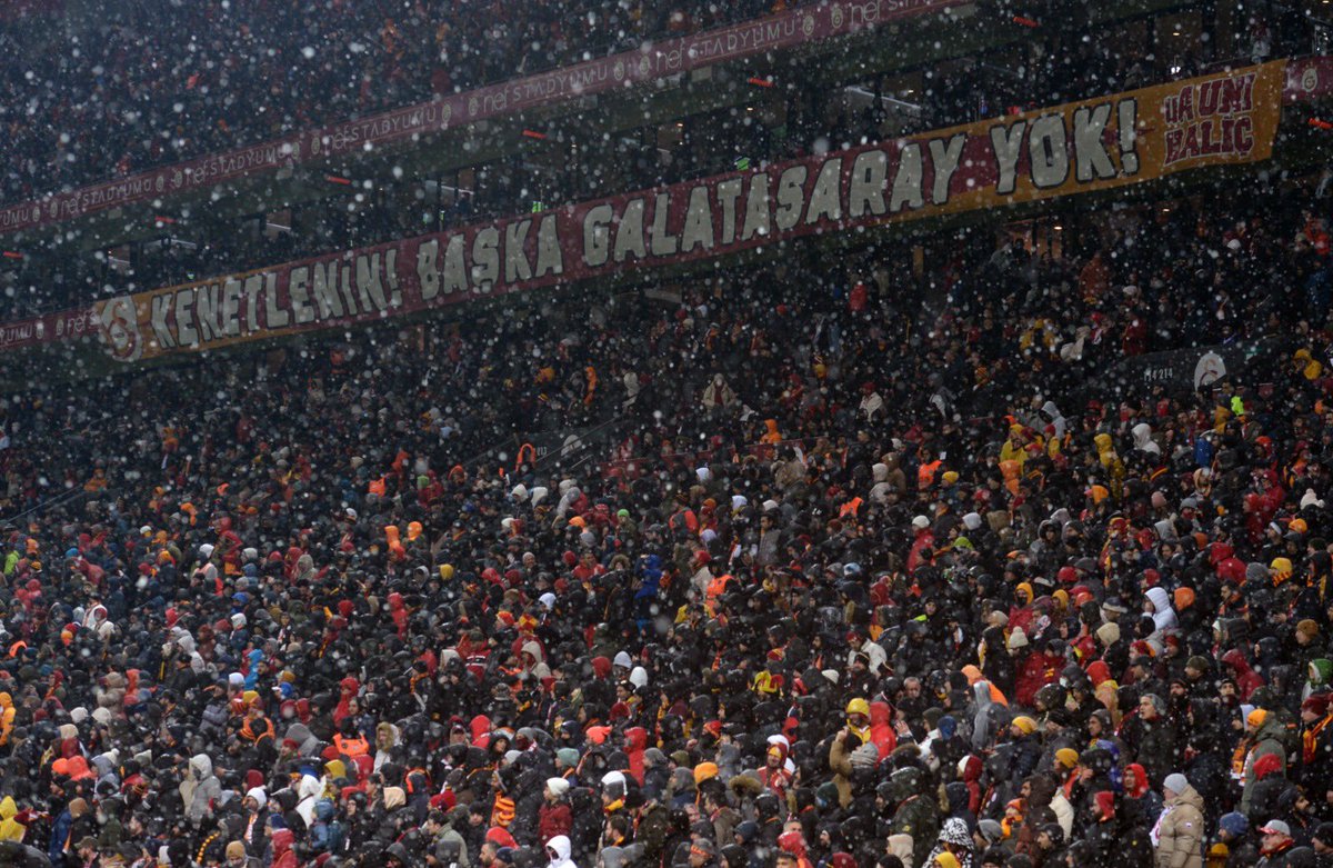 GalatasaraySK's tweet photo. BİZİM YOLUMUZ ŞAMPİYONLUK YOLU! 💛❤️

#HEDEF23 🏆 https://t.co/MhgXi89k39