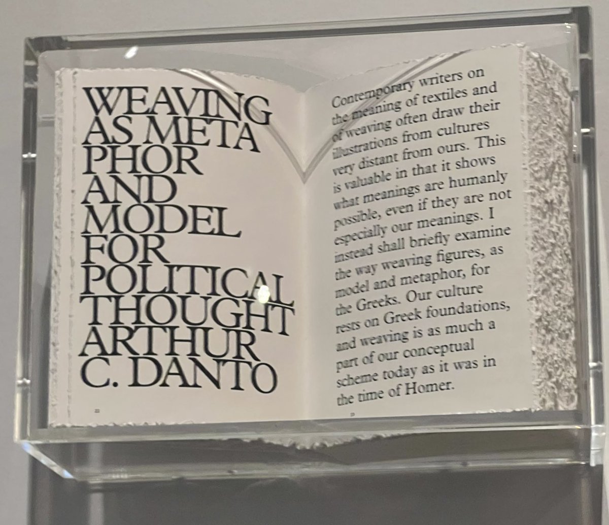 #WorldBookDay je kijkt nooit meer hetzelfde naar een boek na de magnifieke overzichtstentoonstelling van ontwerpen van ⁦<a href="/irma_boom/">Irma Boom</a>⁩ in het ⁦<a href="/rijksmuseum/">Rijksmuseum</a>⁩.