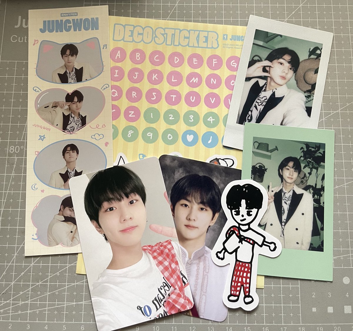 bimocutie's tweet photo. #bimomail 💌 ₊  𖤐  ₊
 #icehoon_proofs 📩 ₊  𖤐  ₊

♪( ´▽｀) thank u @icehoon08 !! Jw has arrived to me safely🥹sm sparks irl. Thank u for packing him well &amp; the safe transaction 🤍🤍 https://t.co/sb2oi7hNKi