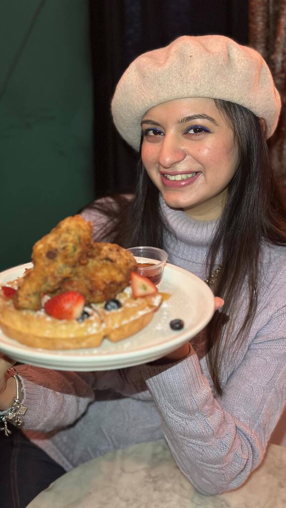 FoodSheikhers's tweet photo. The Secret is Out! 🌸 There is a super cool Sunday Brunch being served @eighteen30toronto and we had a chance to try it out!

This #SundayBrunch promo includes a Complimentary Mimosa, a bowl of fresh fruits and cream, a choice of a yummy entree ALL FOR JUST $20

Isn’t that a … https://t.co/pcZn7bfNJi