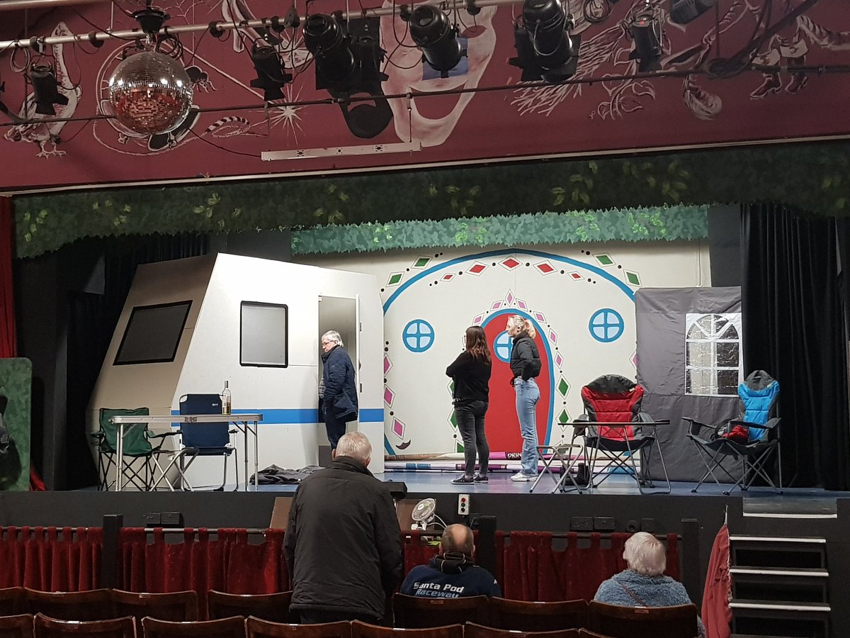 hentaistash's tweet image. So, got the set up for #ThirdWeekInAugust  (Ignore that backdrop!!) 

Had a fine day with practice etc... then tonight, all of a sudden, massive flare up!! #allergies 
God knows why, hasn't happened in ages... I look like a bloody flamingo!