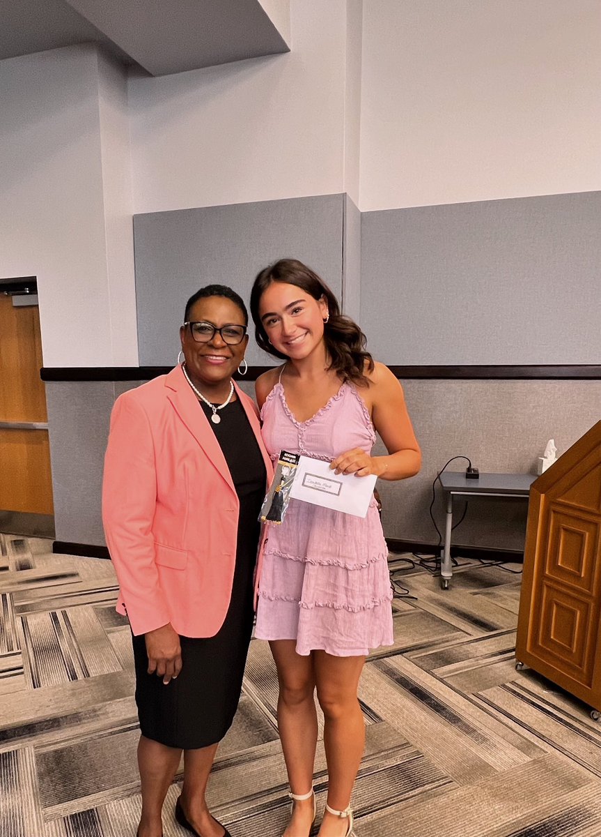 IssabellaMar8's tweet photo. Very blessed to have received the Maude B. Murchison Scholarship presented today by the Alpha Kappa Alpha Sorority Xi Upsilon Omega Chapter! Maintaining above a 4.0 gpa, as well as serving many hours of community service helped me to receive such an incredible award! https://t.co/fMdmS0yVtt